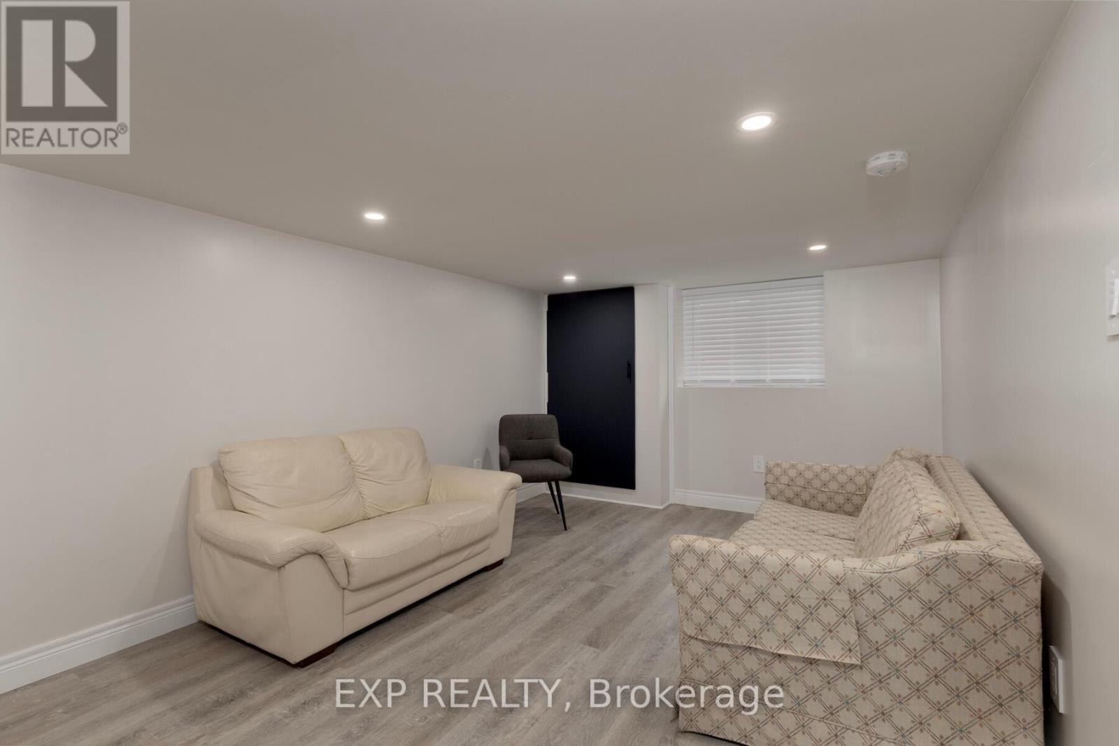 1038 Dearness Drive, London South, Ontario  N6E 1N7 - Photo 34 - X12901810