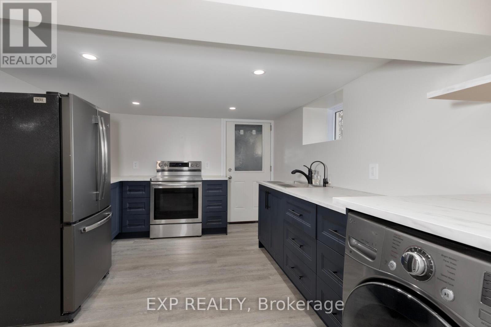 1038 Dearness Drive, London South, Ontario  N6E 1N7 - Photo 32 - X12901810