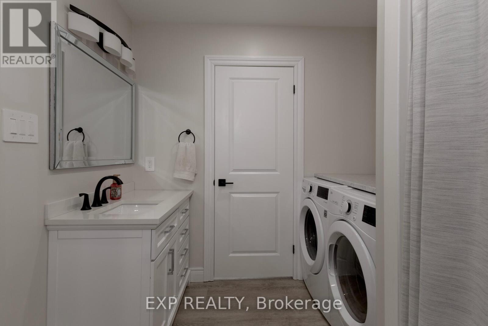 1038 Dearness Drive, London South, Ontario  N6E 1N7 - Photo 28 - X12901810