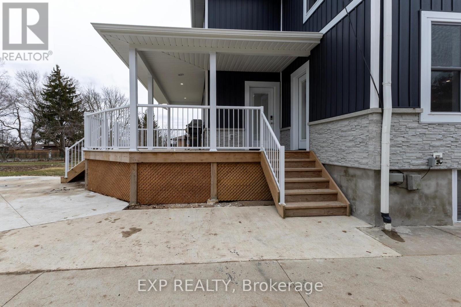 1038 Dearness Drive, London South, Ontario  N6E 1N7 - Photo 44 - X12901810