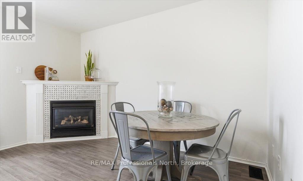 98 Roxton Road, Oakville, Ontario  L6H 6V4 - Photo 12 - W12984934