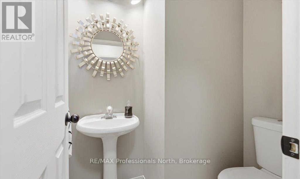 98 Roxton Road, Oakville, Ontario  L6H 6V4 - Photo 13 - W12984934