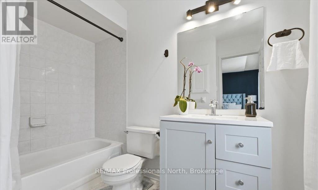 98 Roxton Road, Oakville, Ontario  L6H 6V4 - Photo 16 - W12984934