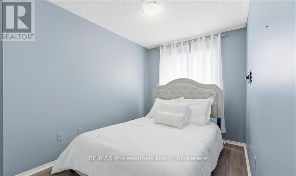 98 Roxton Road, Oakville, Ontario  L6H 6V4 - Photo 17 - W12984934