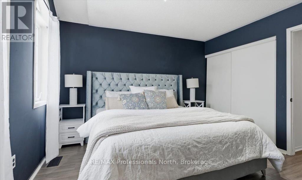 98 Roxton Road, Oakville, Ontario  L6H 6V4 - Photo 4 - W12984934