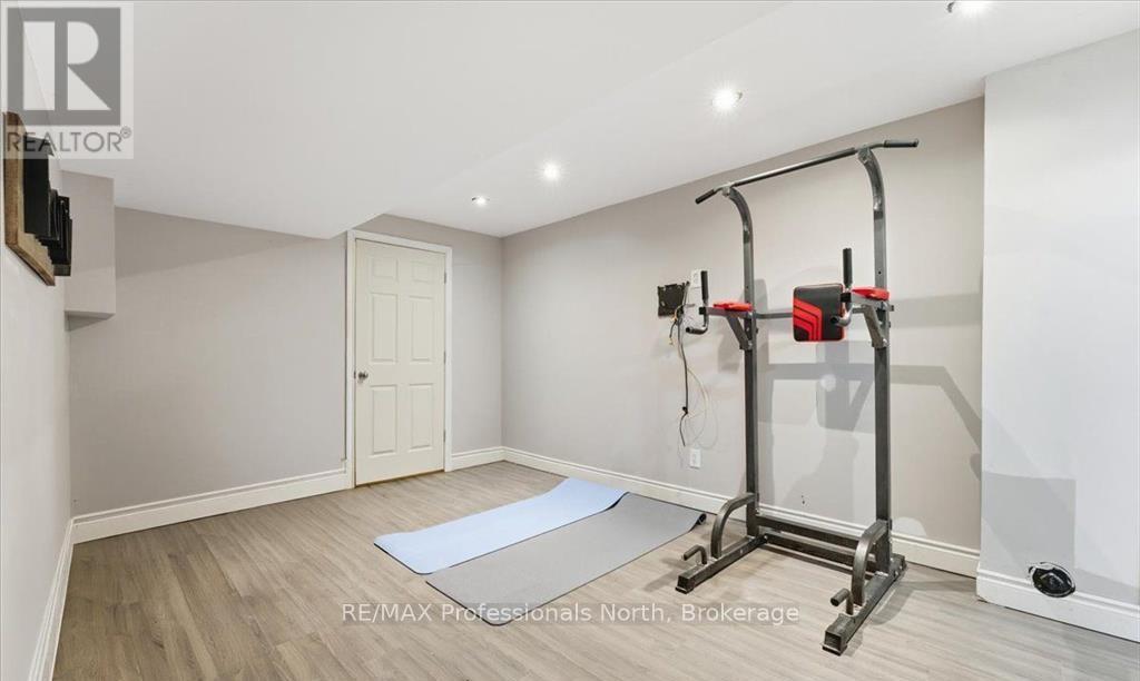 98 Roxton Road, Oakville, Ontario  L6H 6V4 - Photo 5 - W12984934