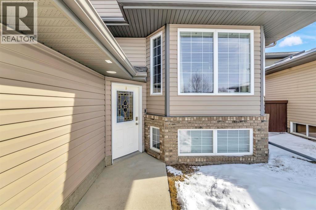 1701 52 Avenue, Lloydminster, Alberta  T9V 3K9 - Photo 2 - A2296129