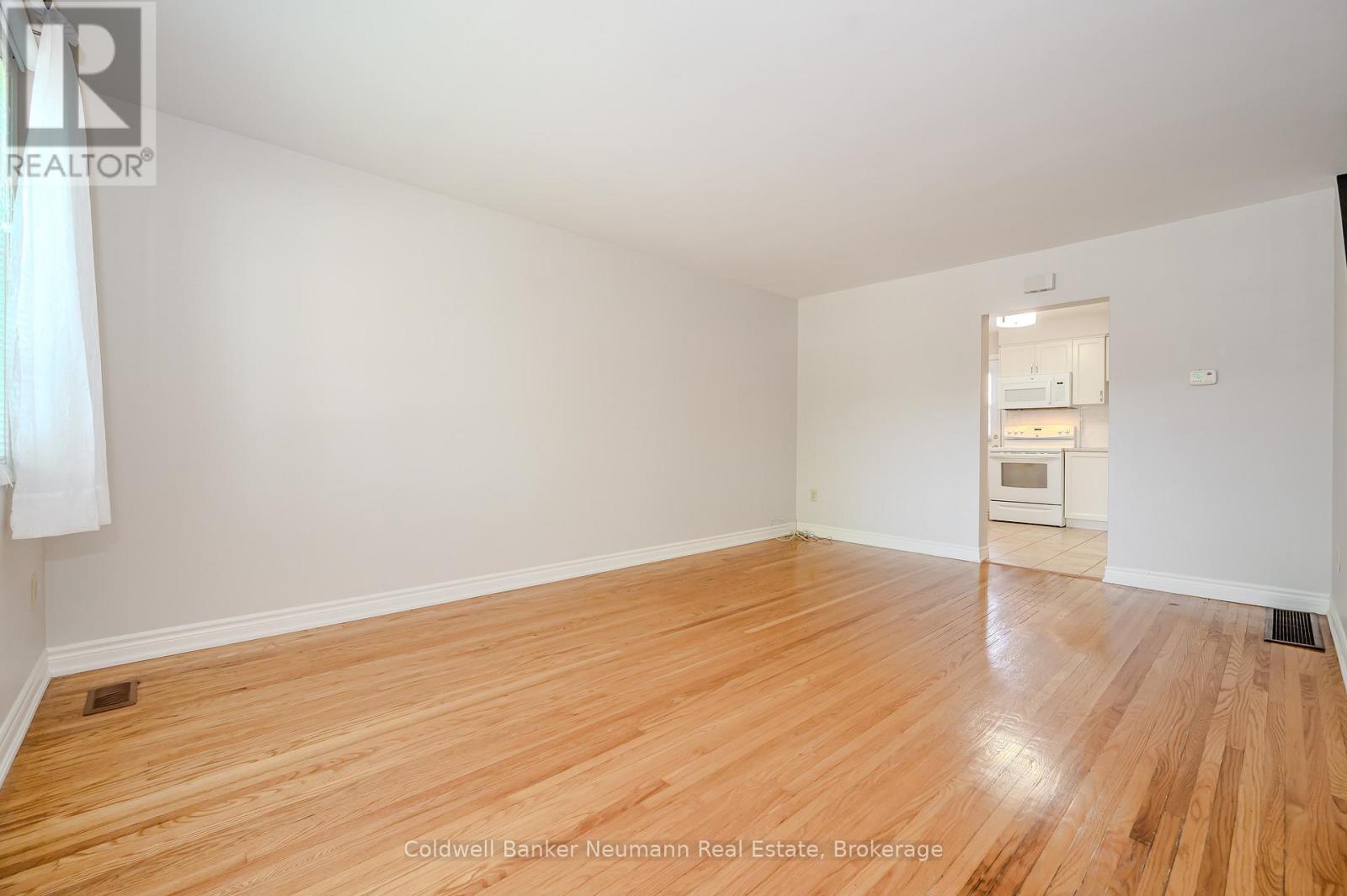 144 Princeton Drive, Hamilton, Ontario  L8T 1S8 - Photo 2 - X12984952