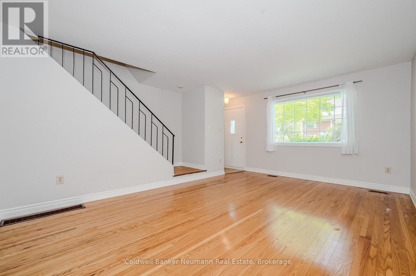 144 Princeton Drive, Hamilton, Ontario  L8T 1S8 - Photo 3 - X12984952