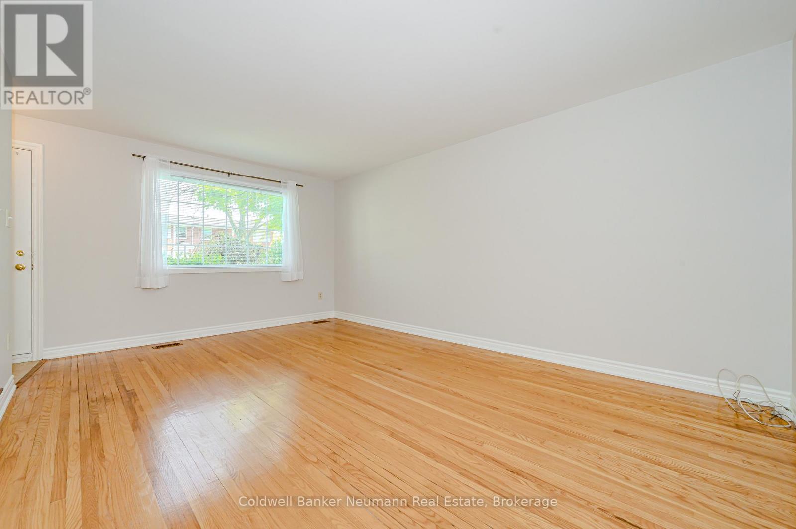 144 Princeton Drive, Hamilton, Ontario  L8T 1S8 - Photo 4 - X12984952