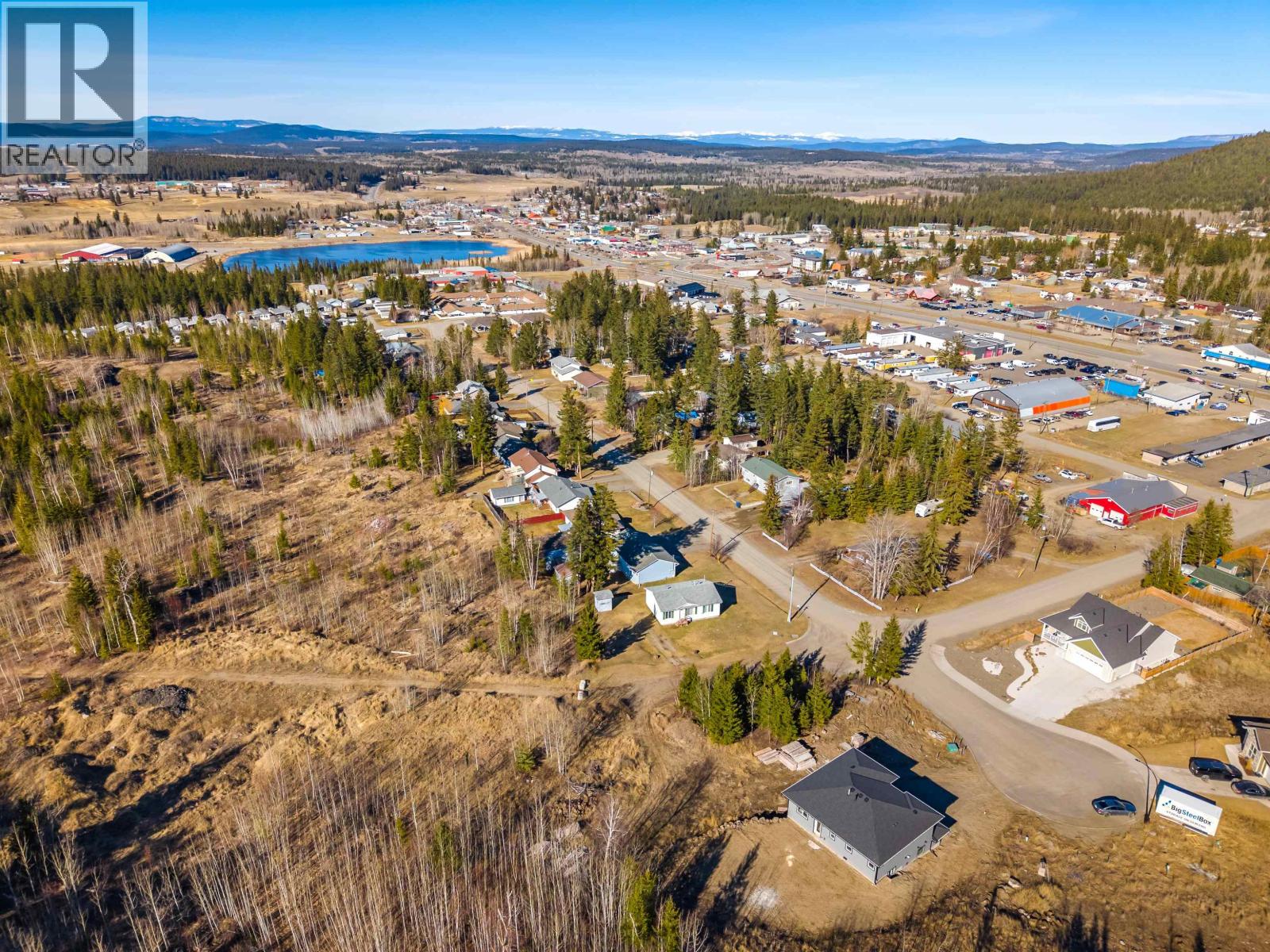 901 Spruce Place, 100 Mile House, British Columbia  V0K 2E0 - Photo 6 - R3106881