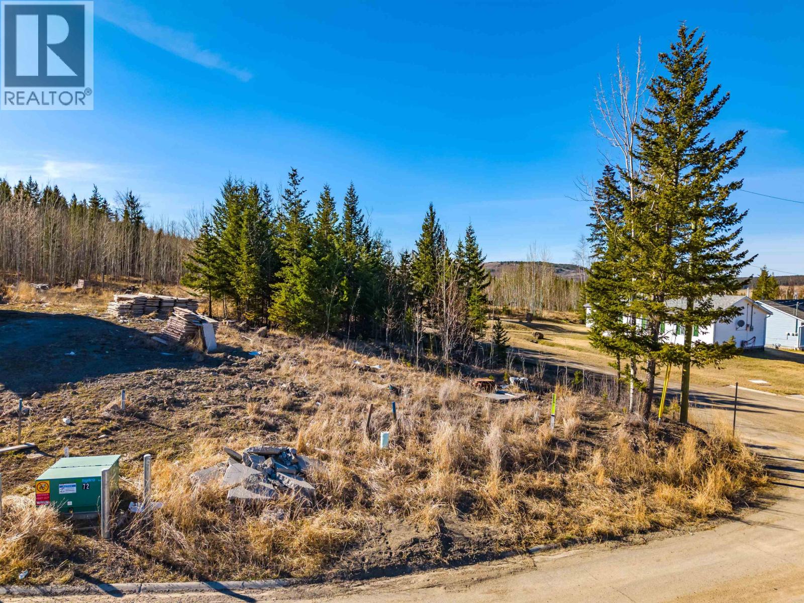 901 Spruce Place, 100 Mile House, British Columbia  V0K 2E0 - Photo 3 - R3106881