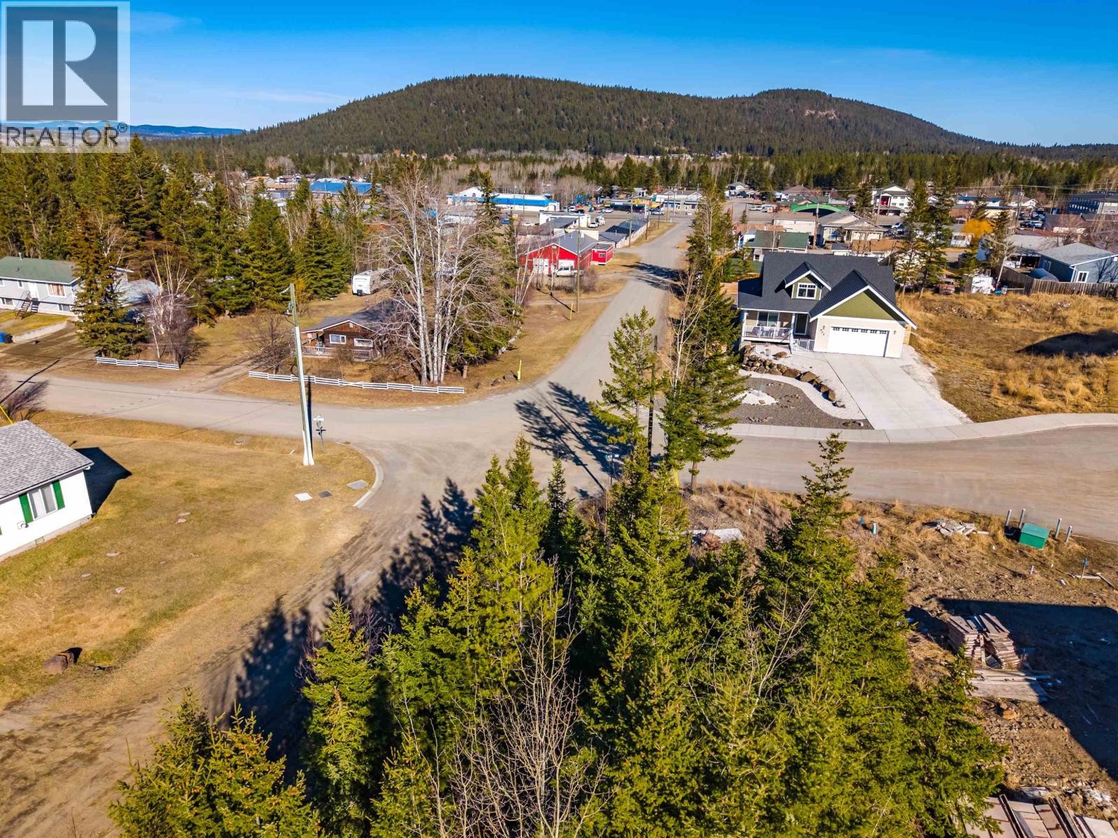 901 Spruce Place, 100 Mile House, British Columbia  V0K 2E0 - Photo 1 - R3106881