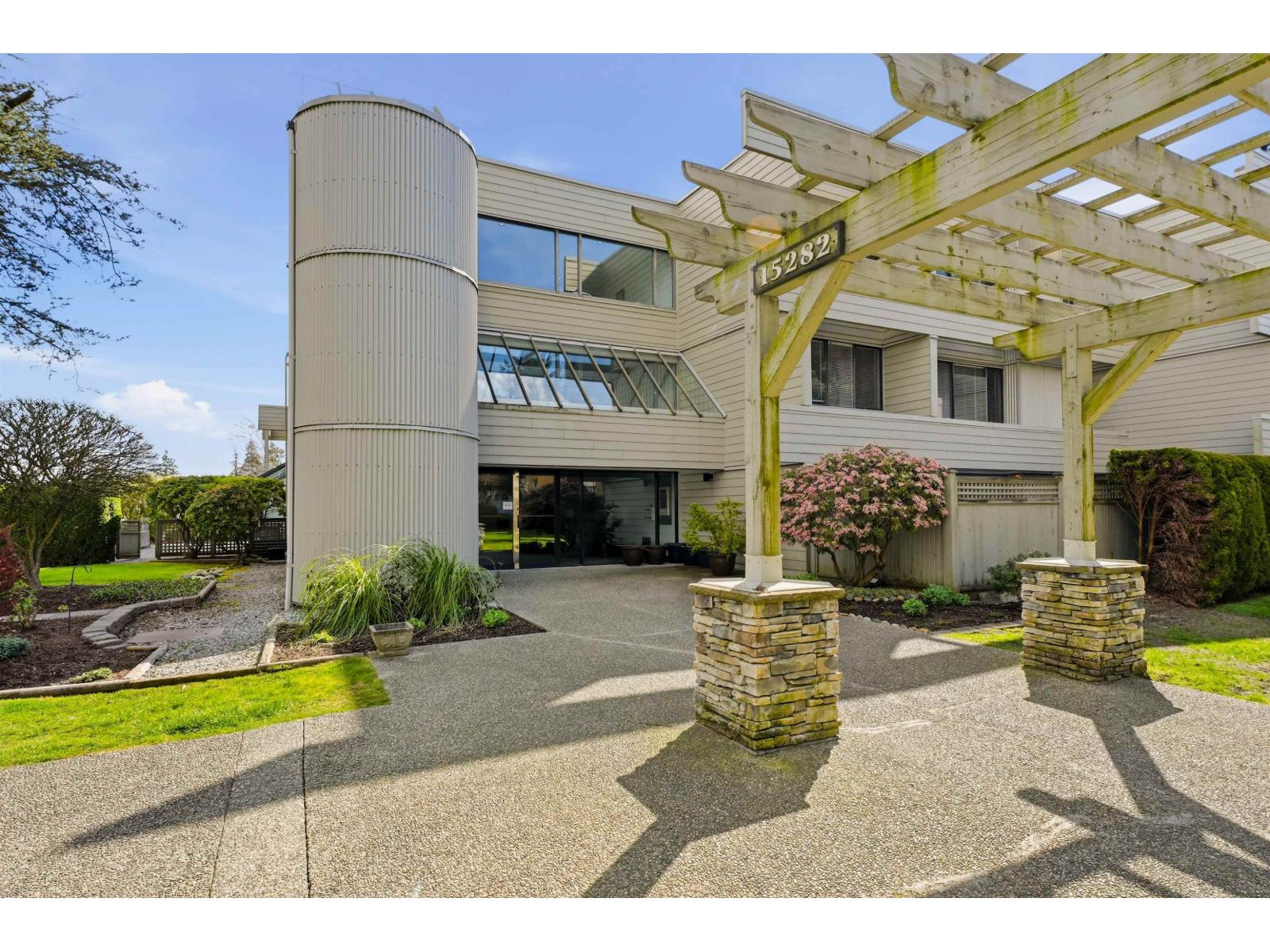 211 15282 19th Avenue, Surrey, British Columbia  V4A 1X6 - Photo 1 - R3109670