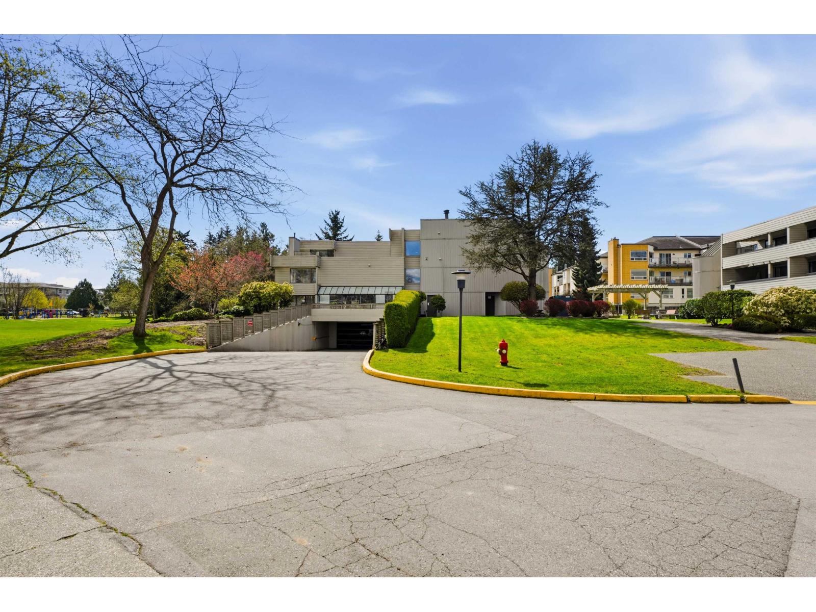 211 15282 19th Avenue, Surrey, British Columbia  V4A 1X6 - Photo 2 - R3109670