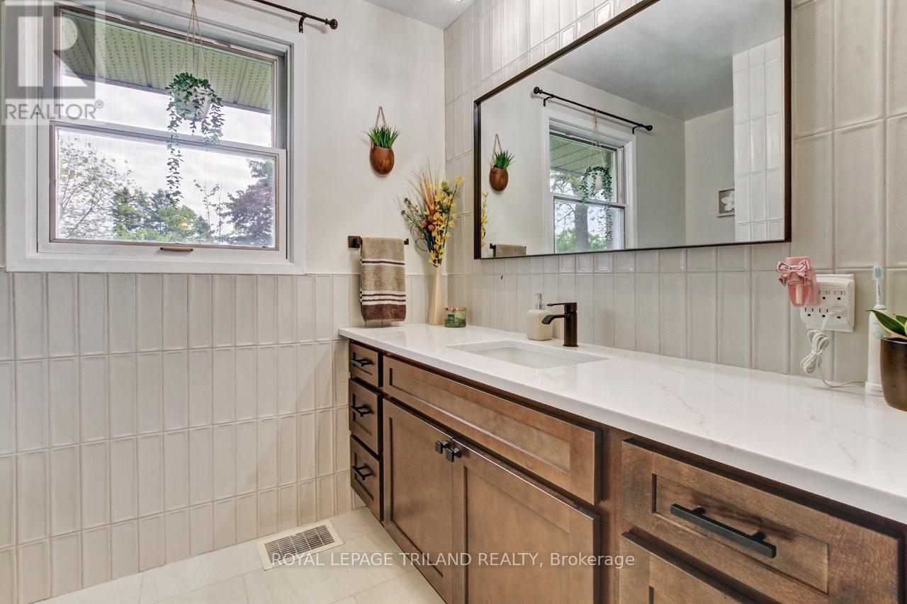 9460 Currie Road, Dutton/dunwich, Ontario  N0L 2M0 - Photo 21 - X12985154