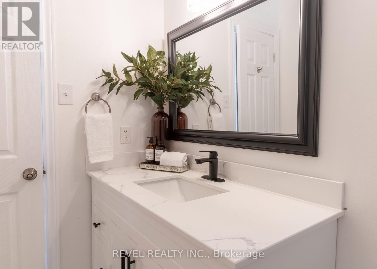 136 Lacey Crescent, London South, Ontario  N6E 2E7 - Photo 16 - X12985210