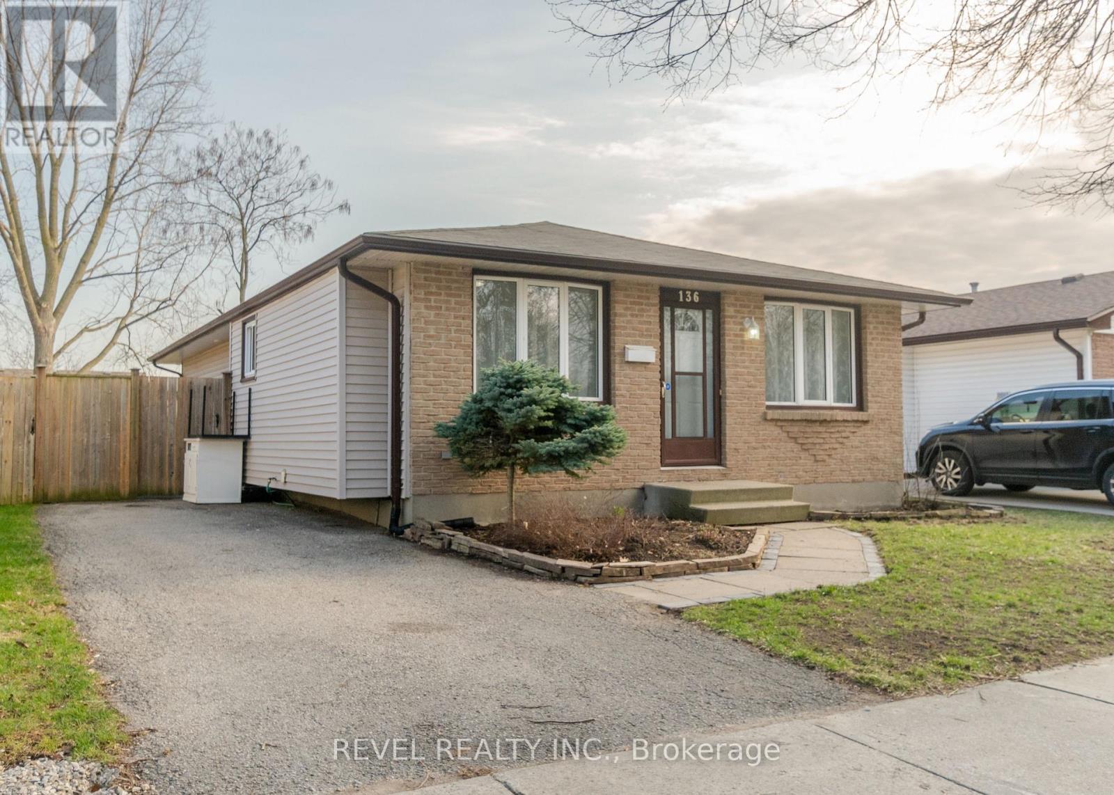 136 Lacey Crescent, London South, Ontario  N6E 2E7 - Photo 2 - X12985210