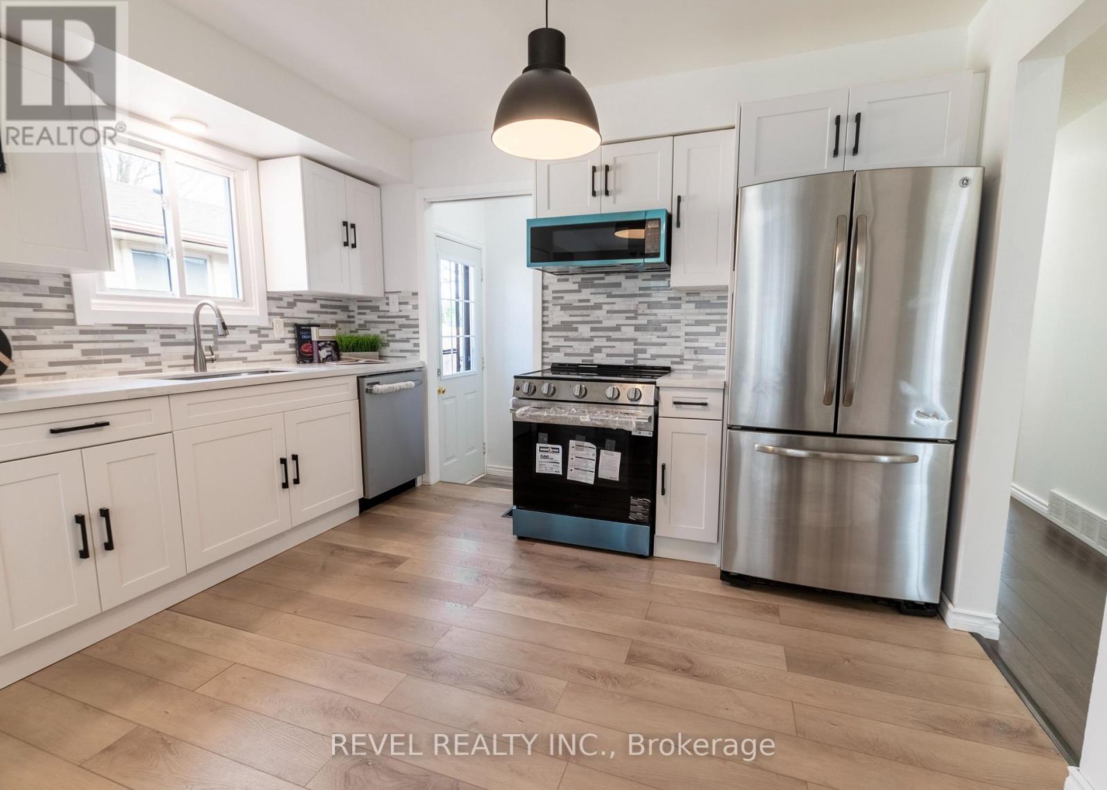 136 Lacey Crescent, London South, Ontario  N6E 2E7 - Photo 5 - X12985210