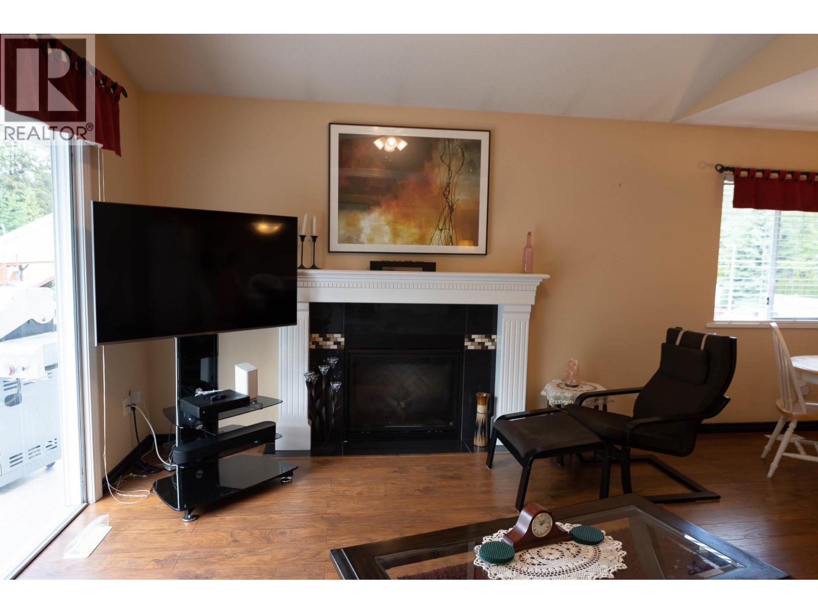 888 Herrmann Street, Coquitlam, British Columbia  V3C 6E7 - Photo 11 - R3109799