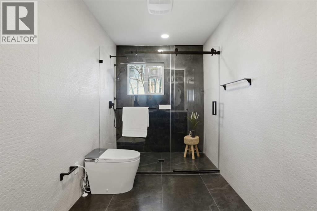 1303 87 Avenue Sw, Calgary, Alberta  T2V 0W2 - Photo 18 - A2297184