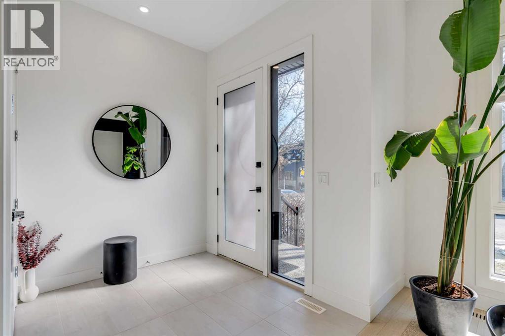 2839 35 Street SW, Calgary, Alberta  T3E 2Y7 - Photo 3 - A2297564