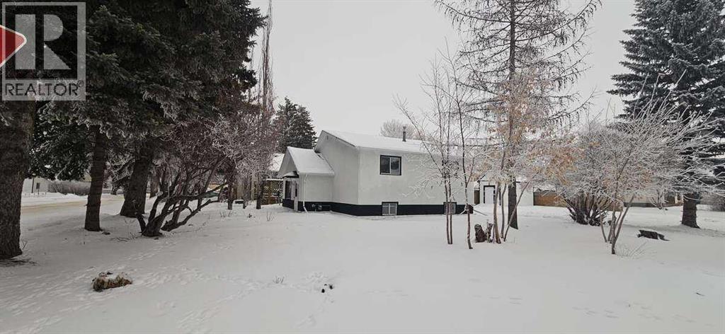 5489 51 Avenue, Lacombe, Alberta  T4L 1K9 - Photo 2 - A2300381