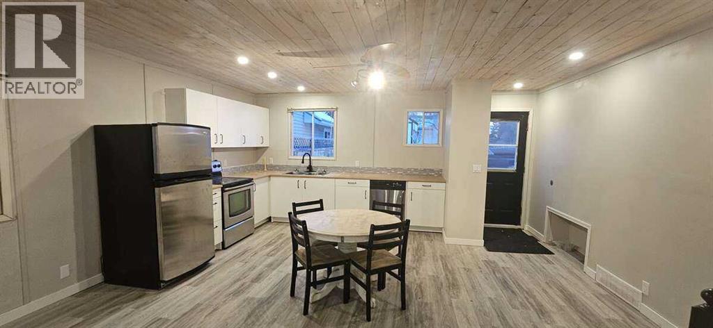 5489 51 Avenue, Lacombe, Alberta  T4L 1K9 - Photo 4 - A2300381