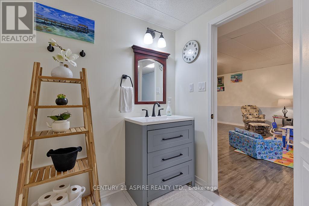 1034 Limestone Trail, Petawawa, Ontario  K8H 0A5 - Photo 35 - X12984950