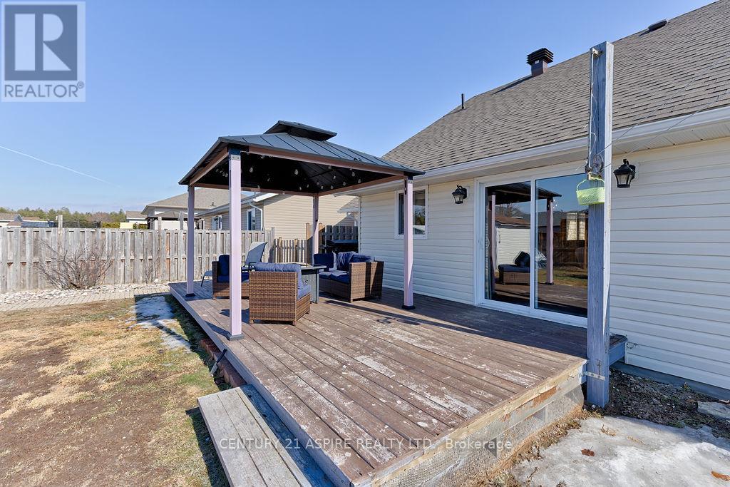 1034 Limestone Trail, Petawawa, Ontario  K8H 0A5 - Photo 37 - X12984950