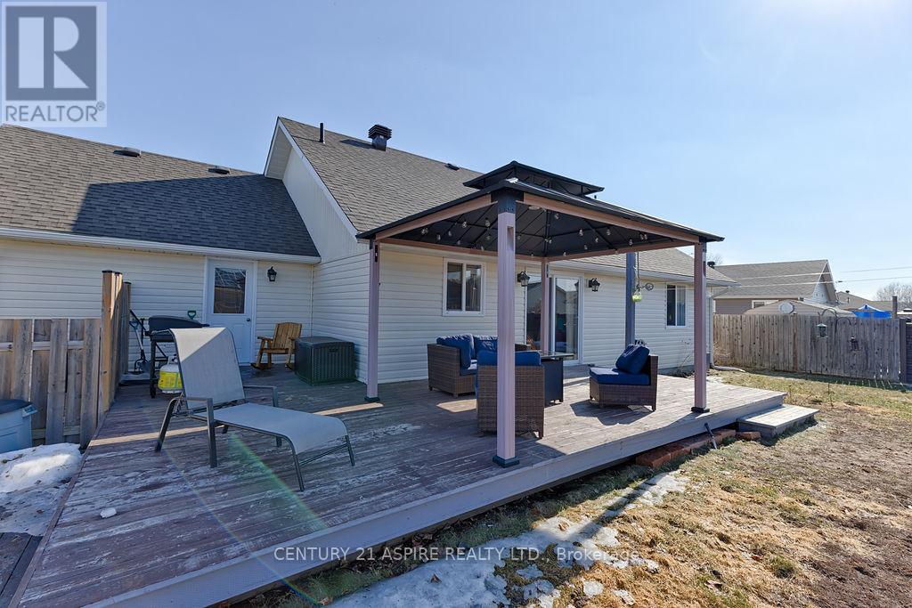 1034 Limestone Trail, Petawawa, Ontario  K8H 0A5 - Photo 38 - X12984950