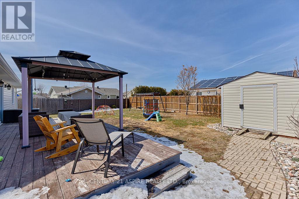 1034 Limestone Trail, Petawawa, Ontario  K8H 0A5 - Photo 4 - X12984950