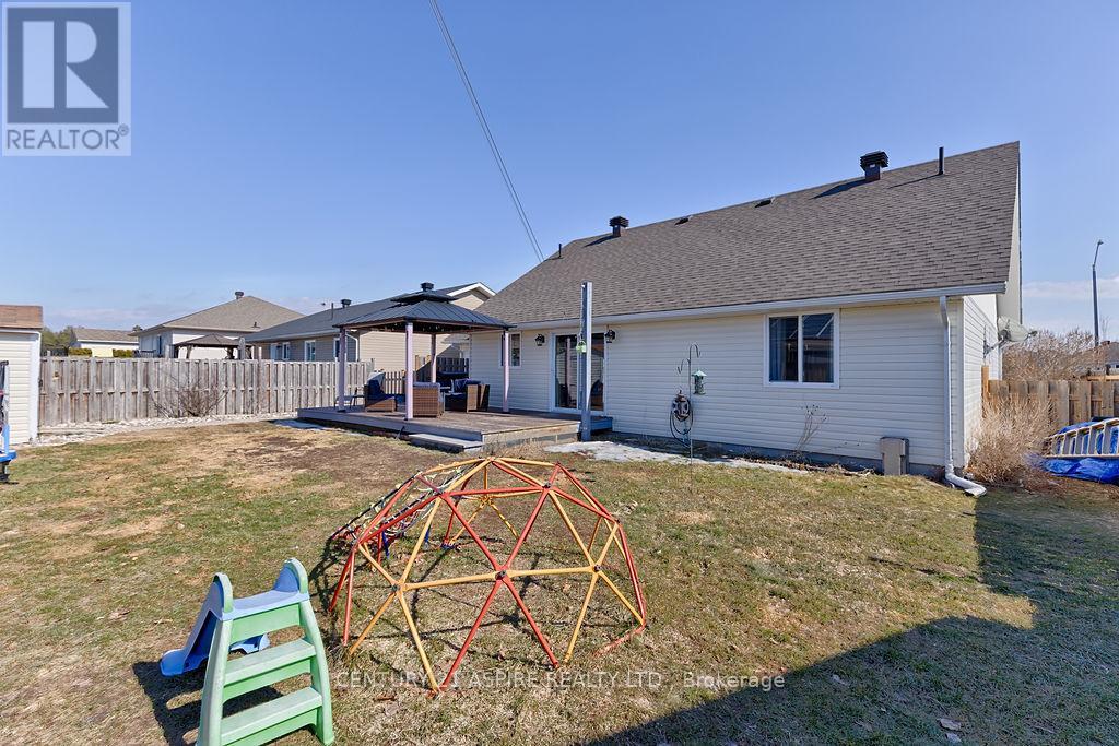 1034 Limestone Trail, Petawawa, Ontario  K8H 0A5 - Photo 41 - X12984950