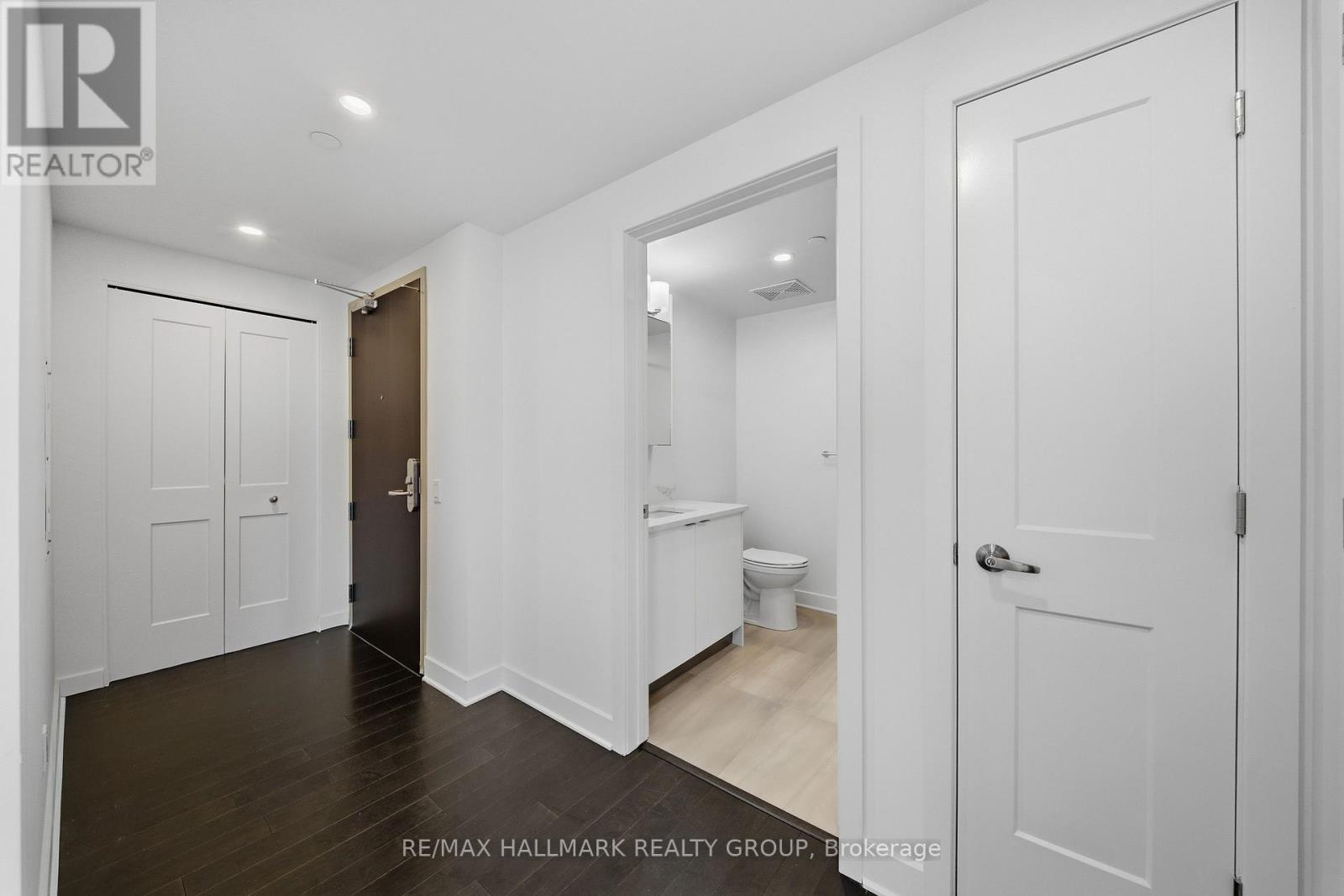 2406 - 180 George Street, Ottawa, Ontario  K1N 0G8 - Photo 3 - X12985122