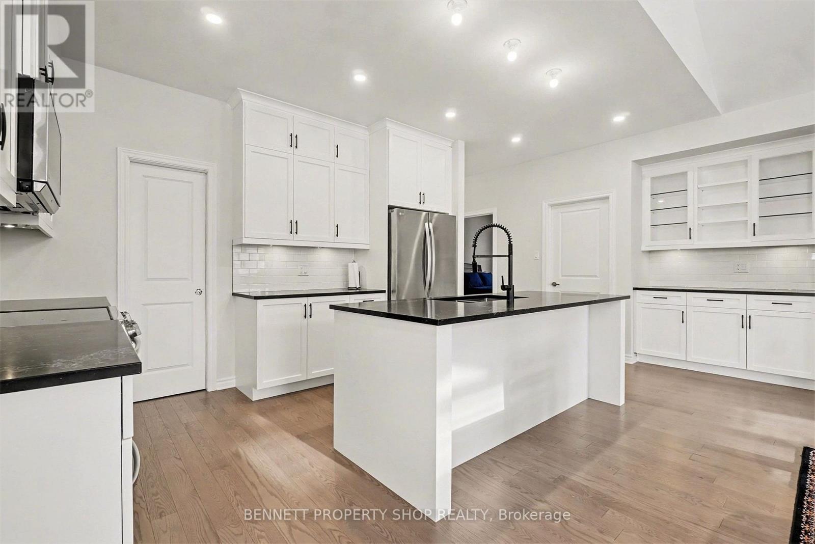 621 Enclave Lane, Clarence-Rockland, Ontario  K4K 0M8 - Photo 8 - X12985192