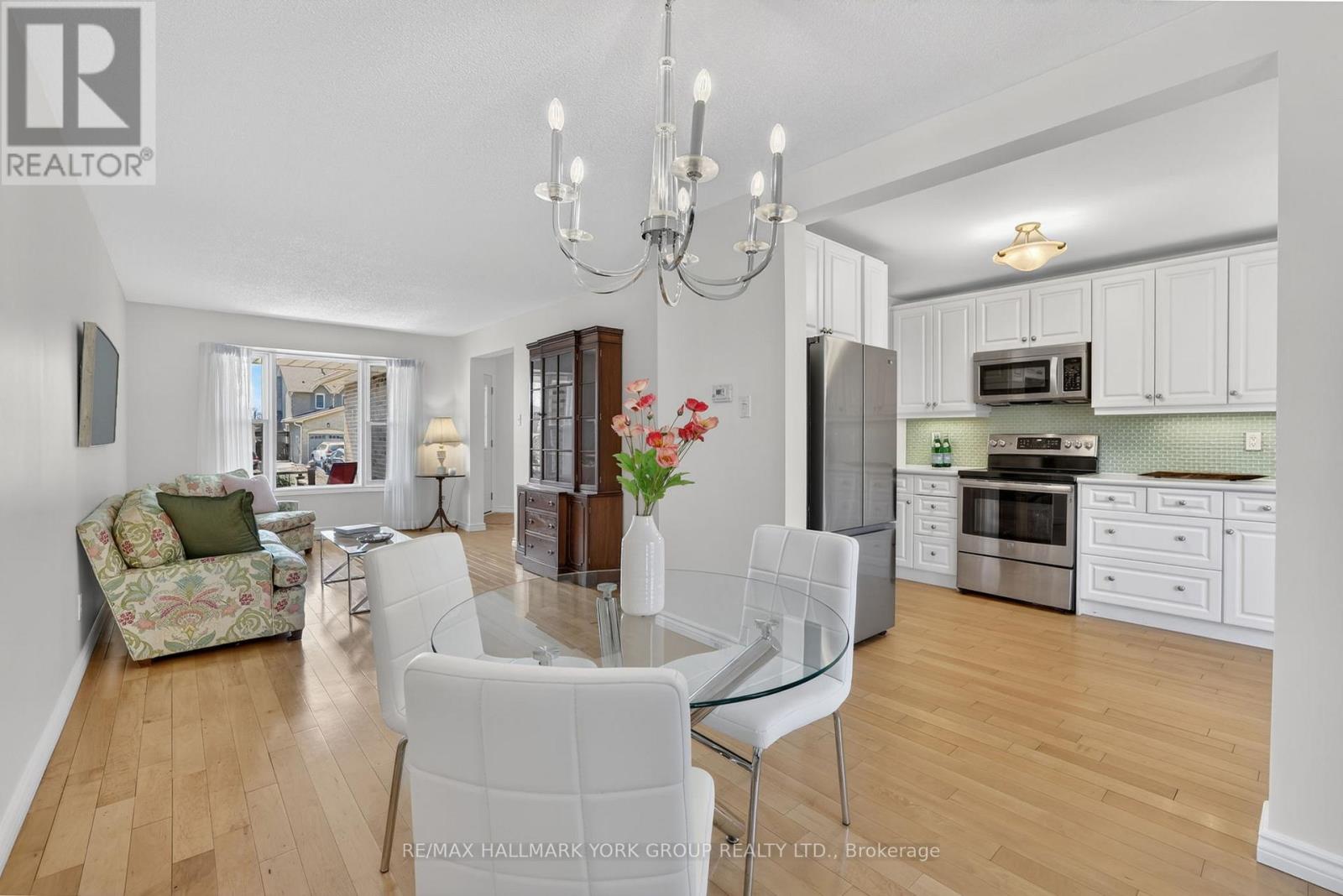 26 Mendys Forest, Aurora, Ontario  L4G 5A4 - Photo 11 - N12981156