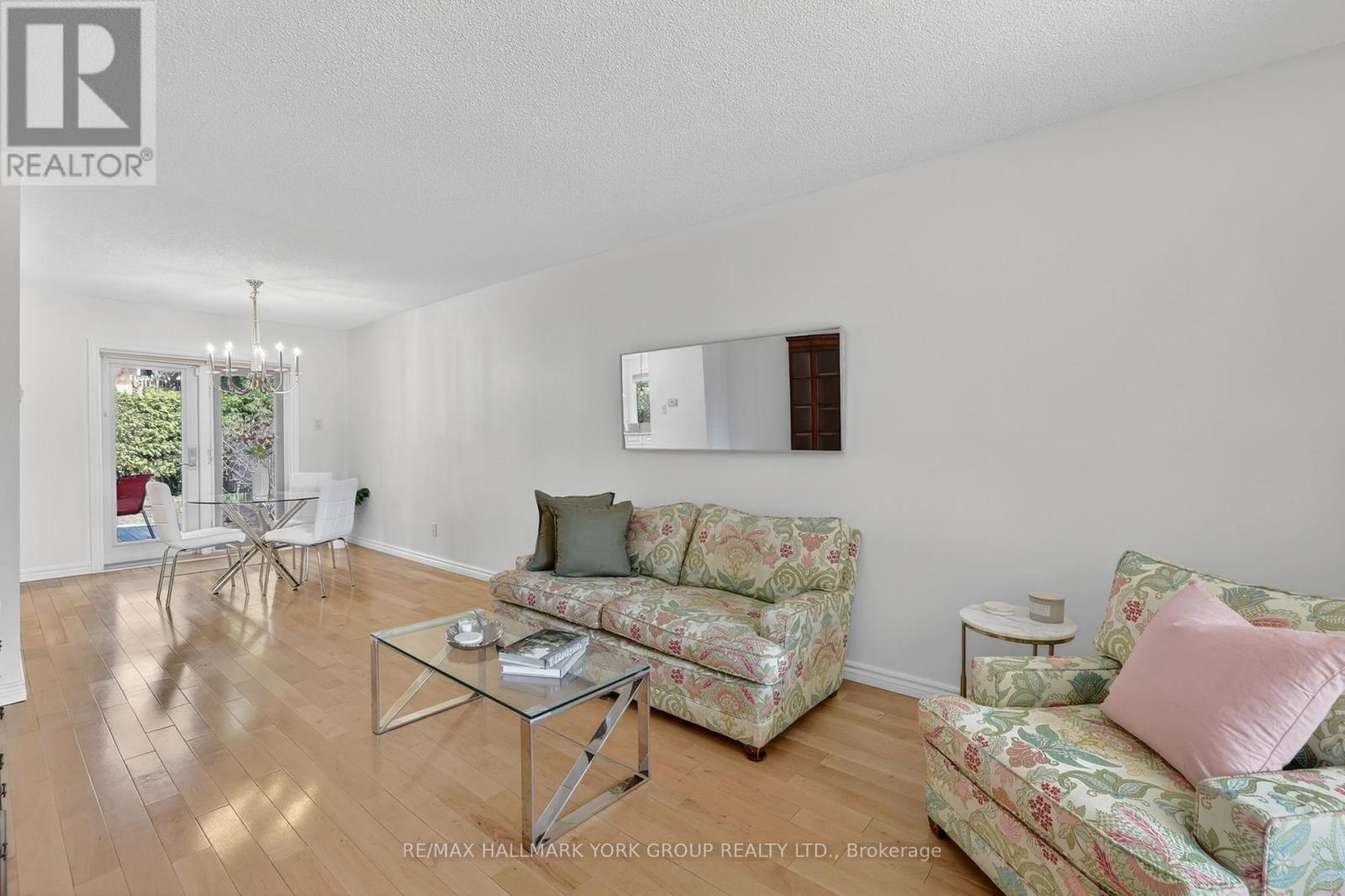 26 Mendys Forest, Aurora, Ontario  L4G 5A4 - Photo 7 - N12981156