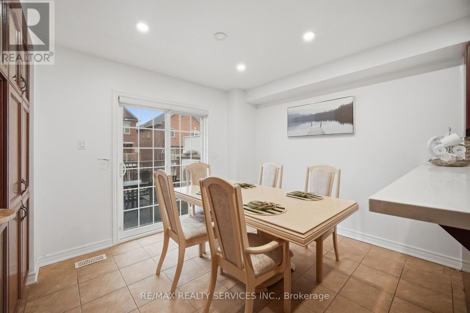 30 Peach Drive W, Brampton, Ontario  L6R 0W5 - Photo 16 - W12984232