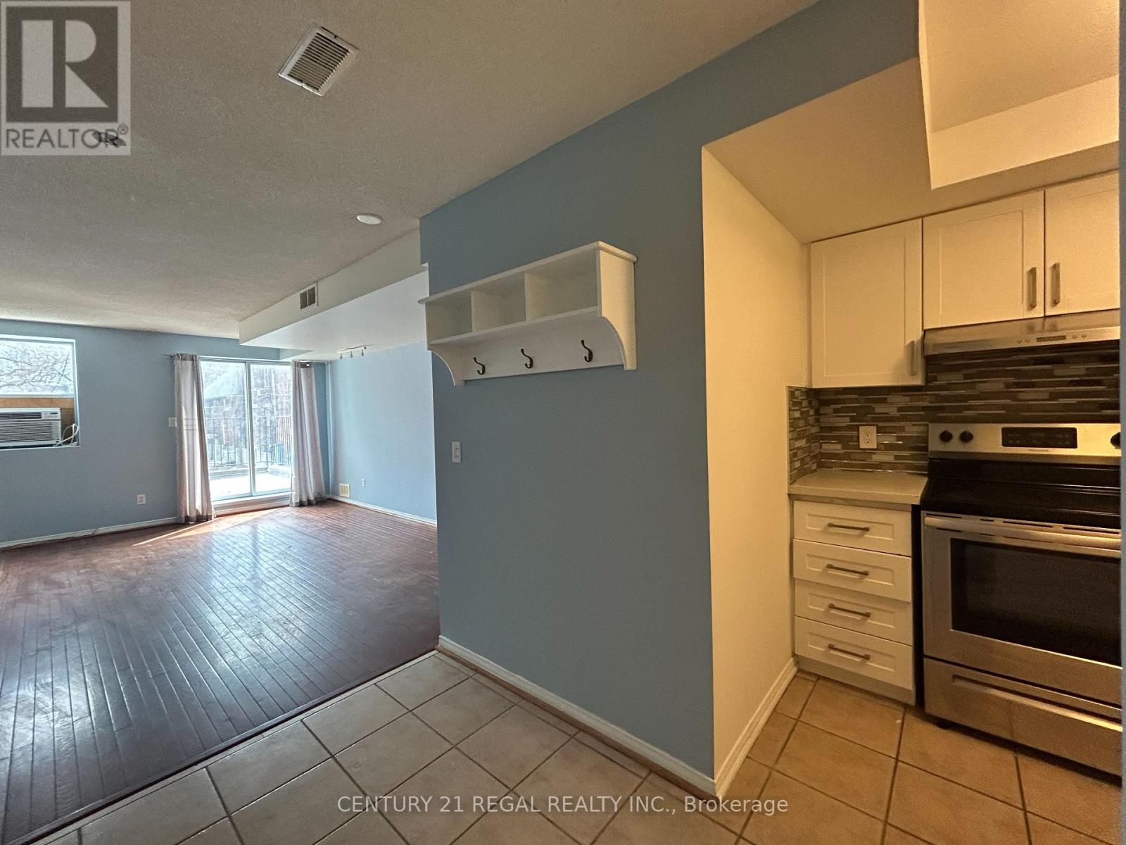 #2 - 1289 Queen Street W, Toronto, Ontario  M6K 1L6 - Photo 2 - W12979736