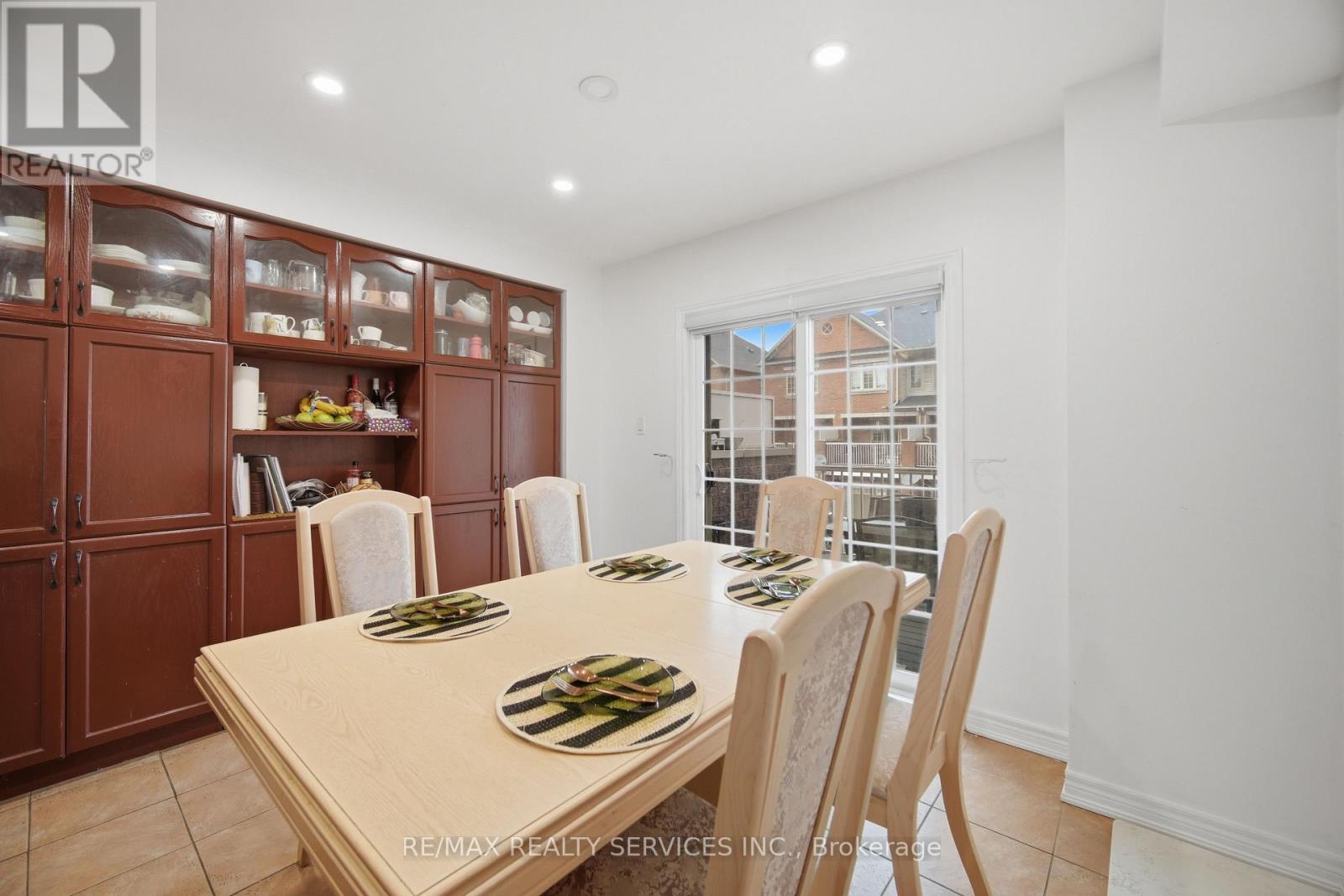 30 Peach Drive W, Brampton, Ontario  L6R 0W5 - Photo 17 - W12984232