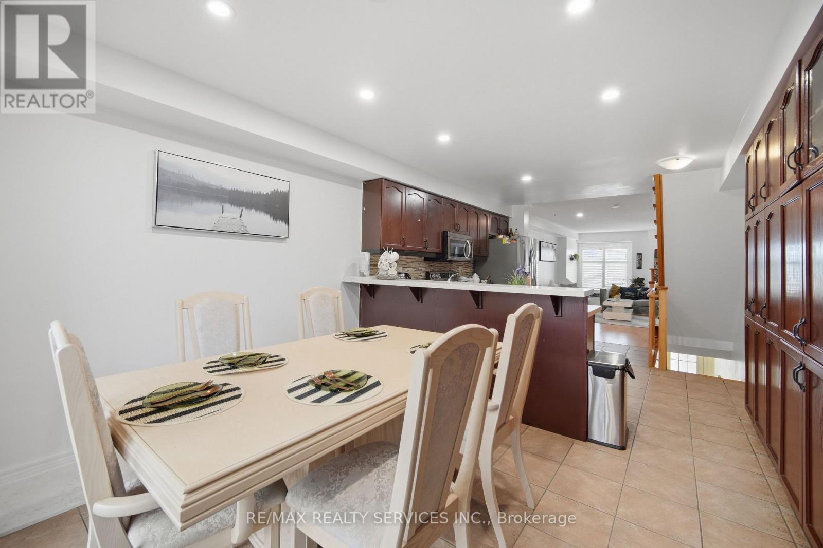 30 Peach Drive W, Brampton, Ontario  L6R 0W5 - Photo 15 - W12984232