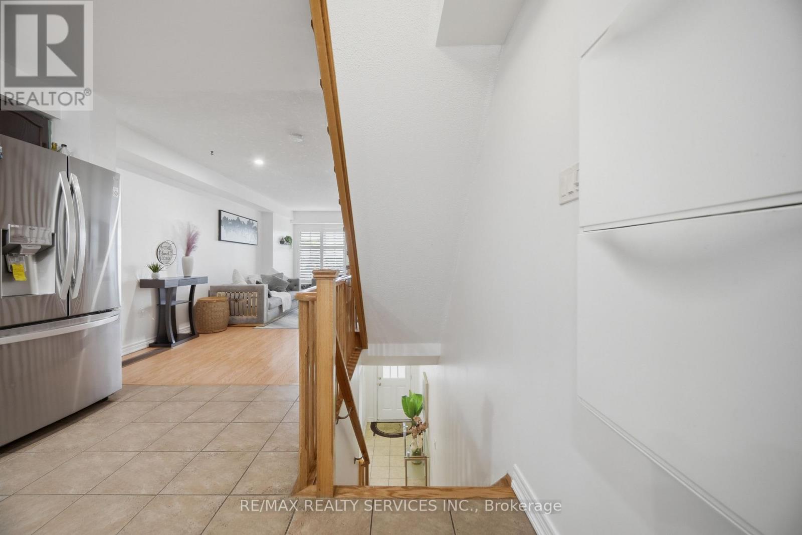 30 Peach Drive W, Brampton, Ontario  L6R 0W5 - Photo 11 - W12984232