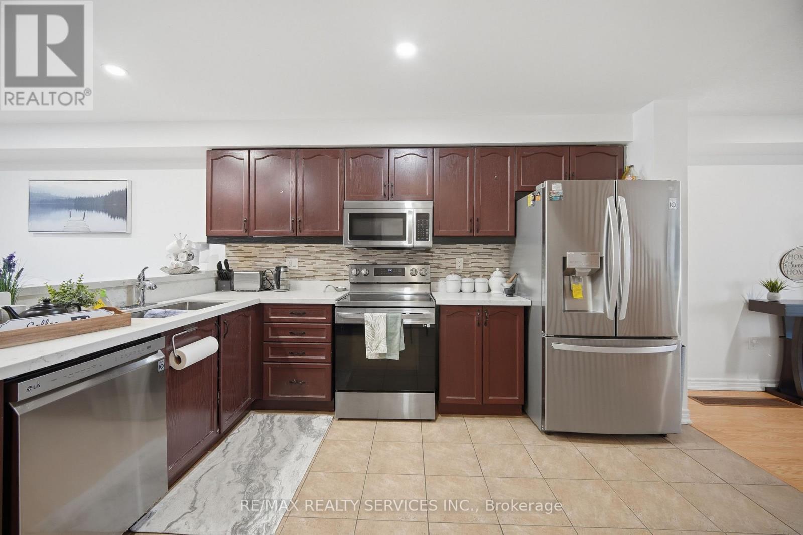 30 Peach Drive W, Brampton, Ontario  L6R 0W5 - Photo 13 - W12984232