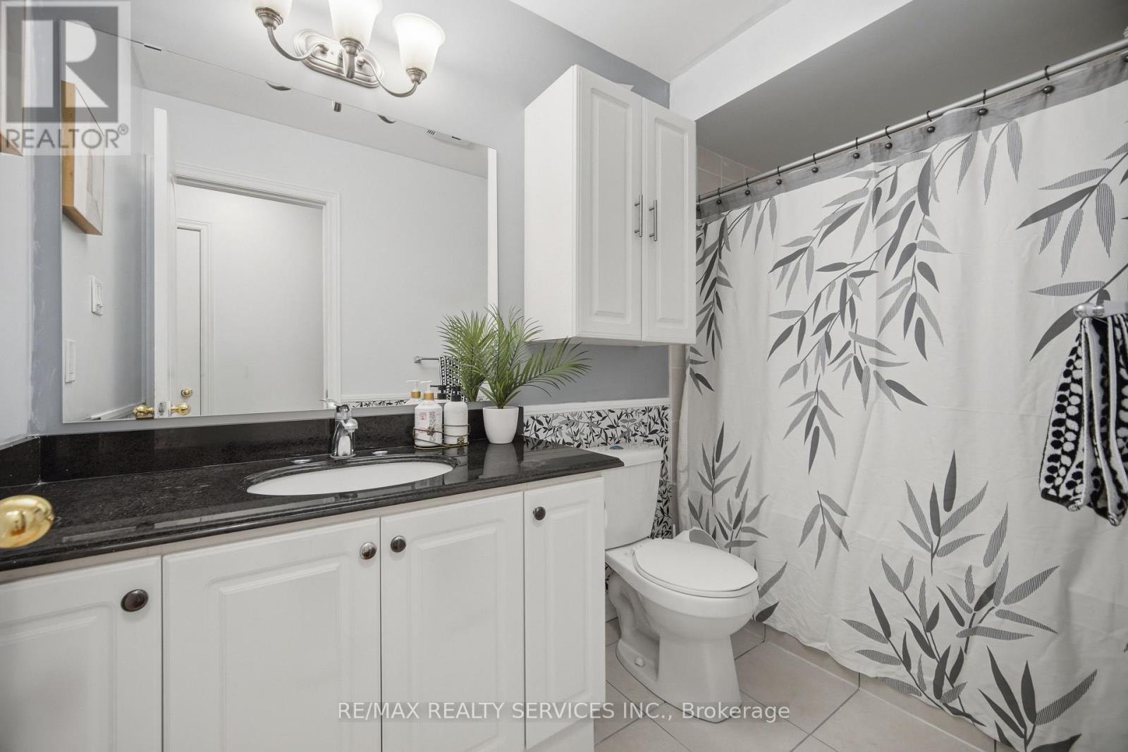 30 Peach Drive W, Brampton, Ontario  L6R 0W5 - Photo 33 - W12984232