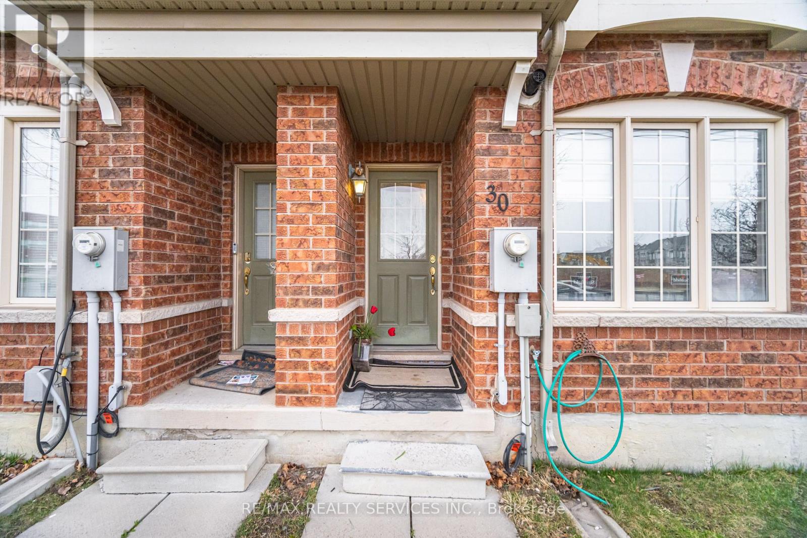 30 Peach Drive W, Brampton, Ontario  L6R 0W5 - Photo 8 - W12984232