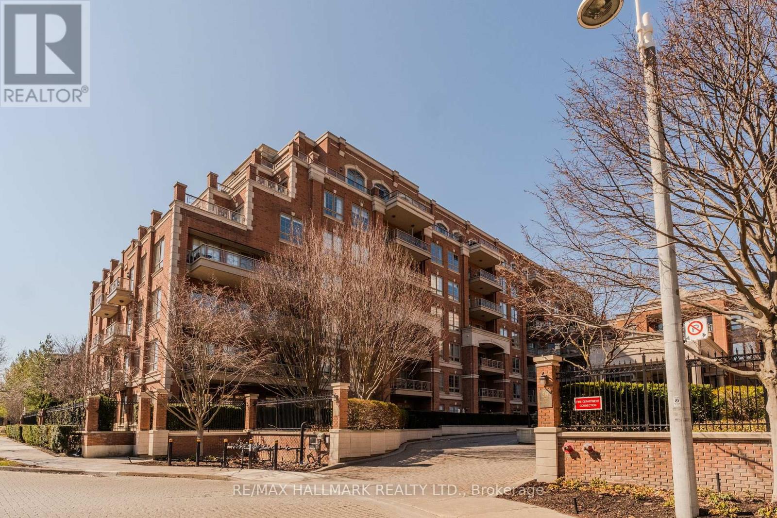 407 - 20 Burkebrook Place, Toronto, Ontario  M4G 0A1 - Photo 2 - C12982292