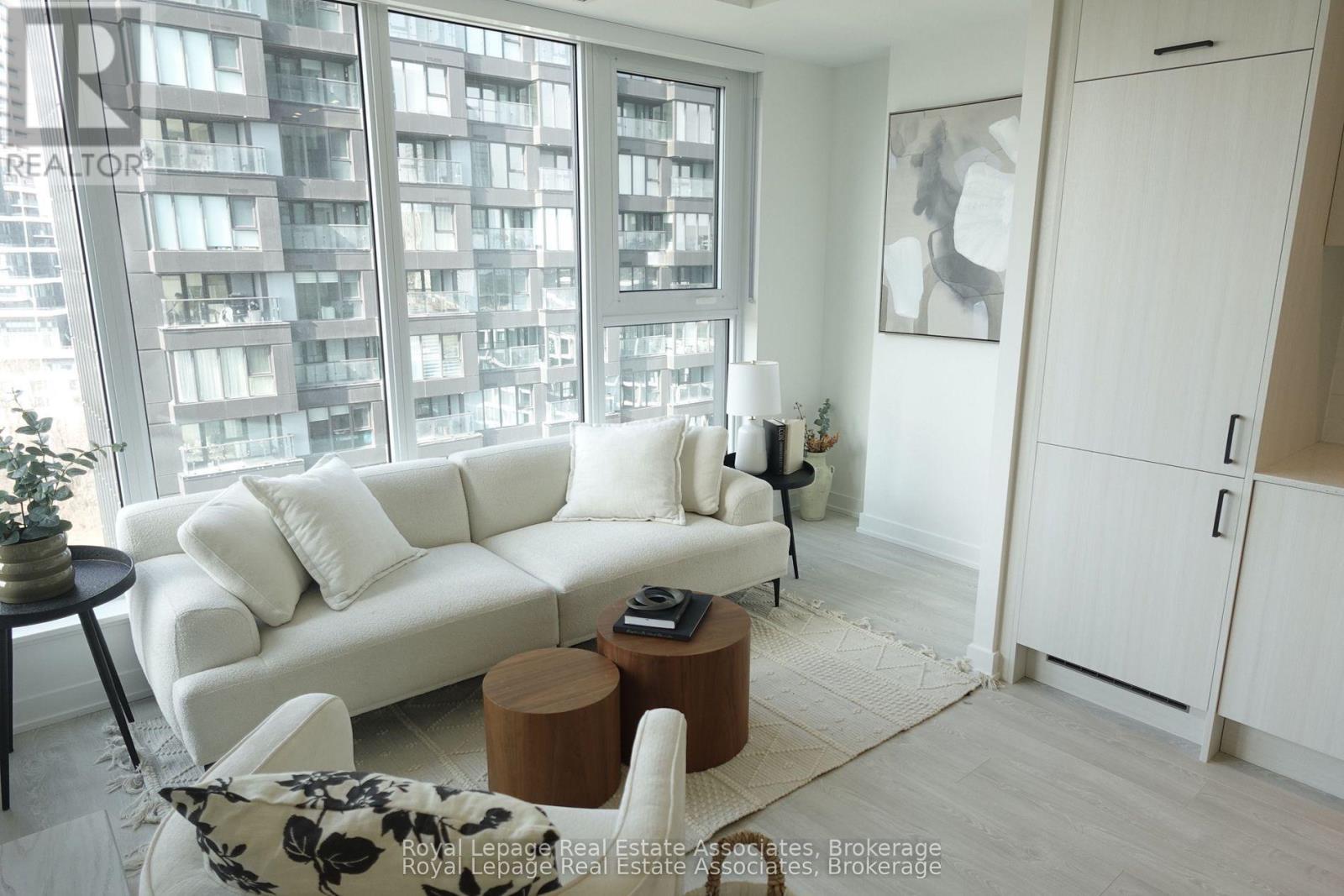 1004 - 1 Quarrington Lane, Toronto, Ontario  M3C 0S4 - Photo 6 - C12985056