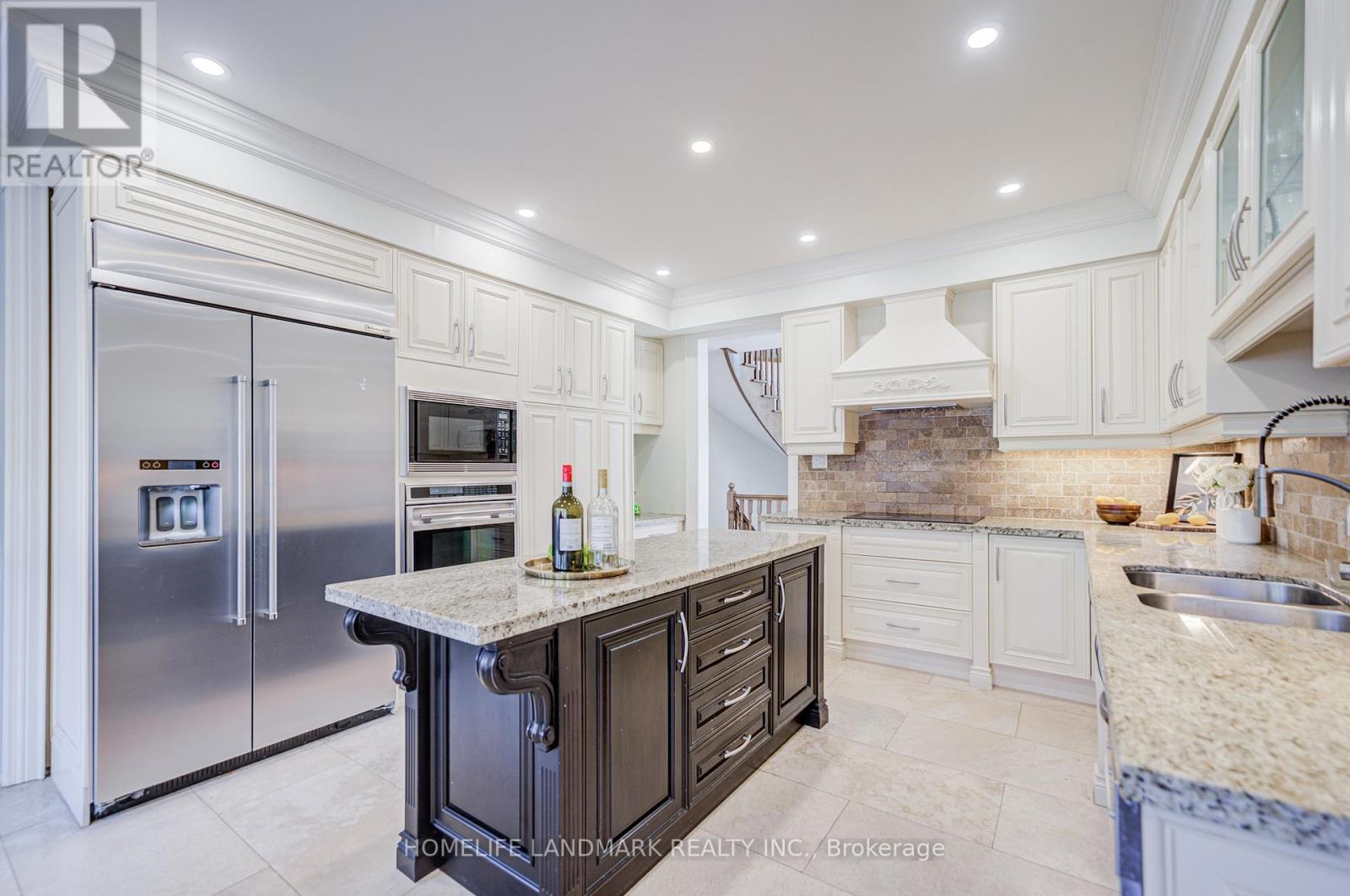 21 Kirkdale Crescent, Toronto, Ontario  M3B 2J7 - Photo 15 - C12985148