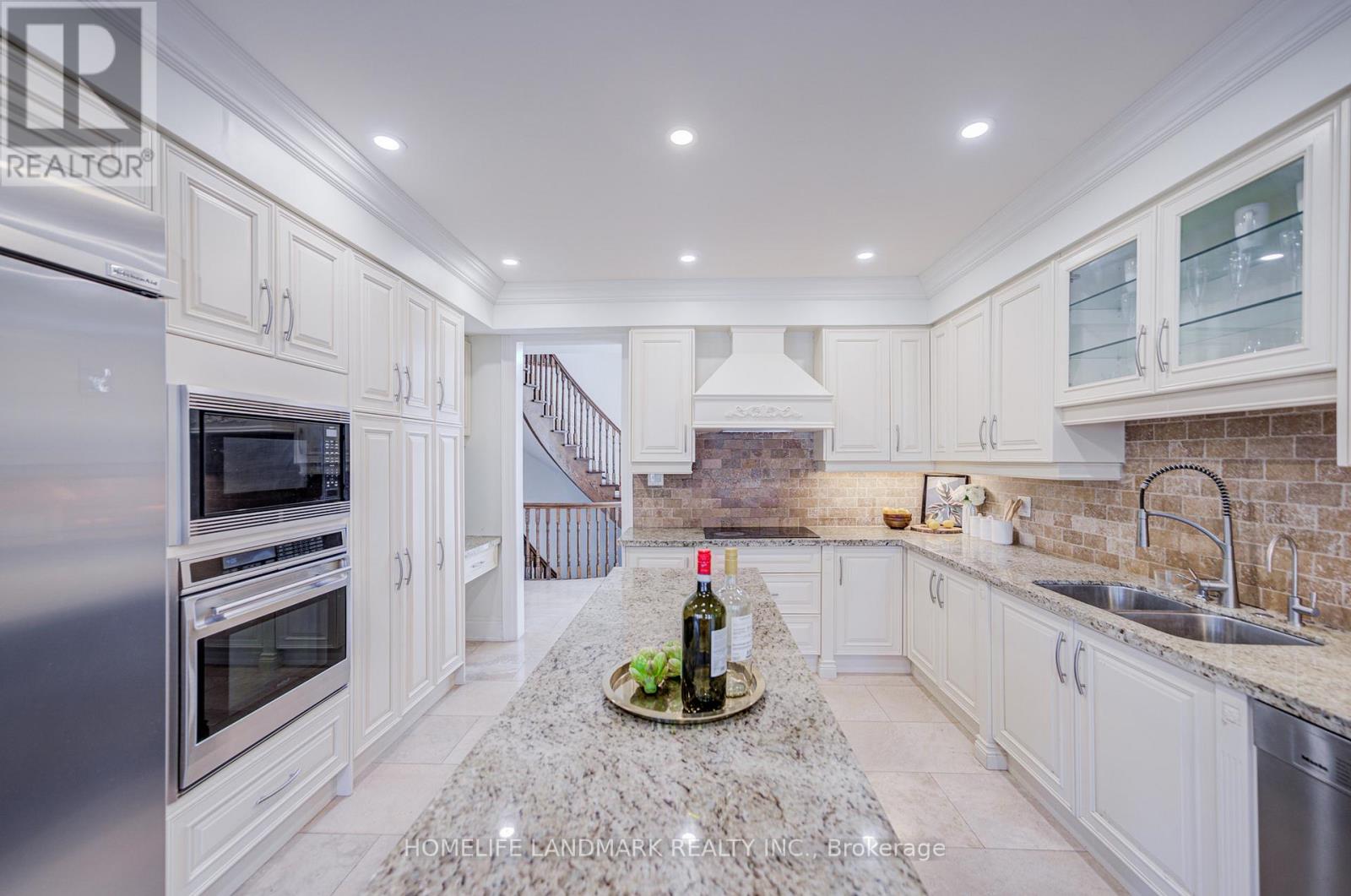 21 Kirkdale Crescent, Toronto, Ontario  M3B 2J7 - Photo 16 - C12985148