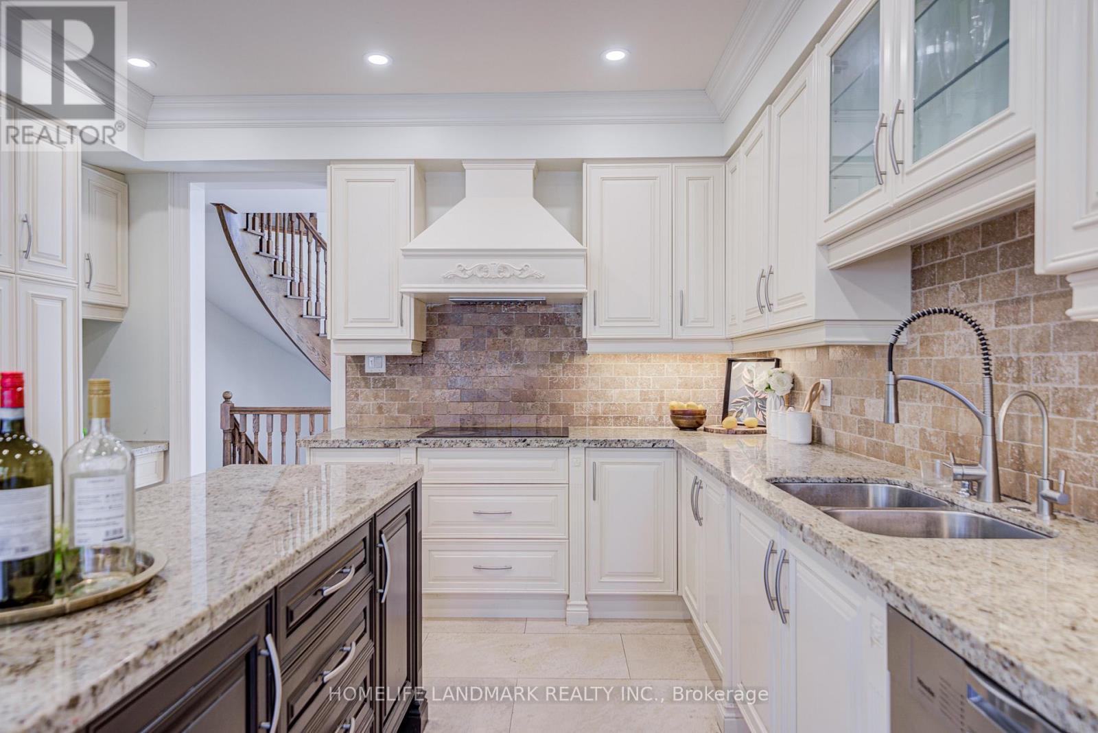 21 Kirkdale Crescent, Toronto, Ontario  M3B 2J7 - Photo 17 - C12985148